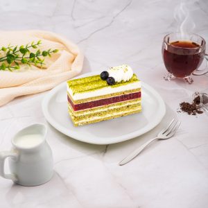 Pistachio and Raspberry Cake